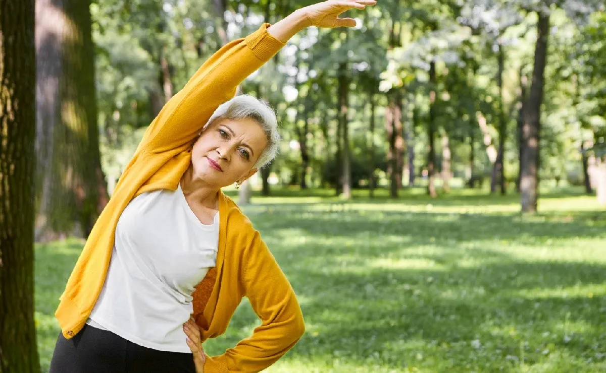 Cómo fortalecer los huesos en la menopausia: nutrientes, ejercicios y consejos clave