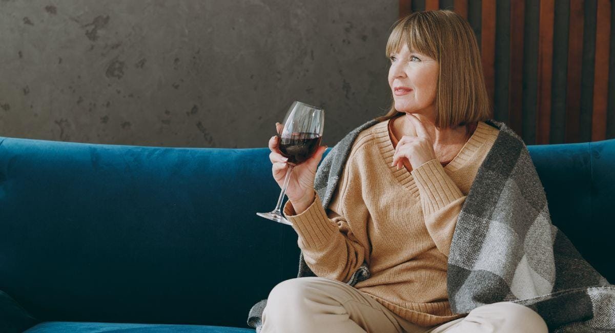 Alcohol y menopausia: cómo afecta a tus hormonas